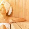 Femme dans le sauna des Crocodiles Jaunes