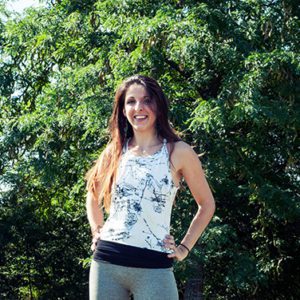 Anne So prof de Yoga aux Crocodiles Jaunes