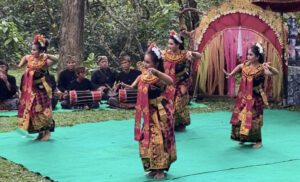Danseuses Balinaises pendant un stage de jeûne à Bali