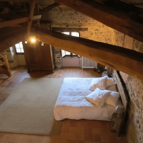 6/ Dortoir grande pièce Grand lit pour une personne seule